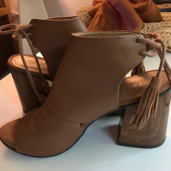 Shoes by Kenneth Cole Reacción. - Picture 5 of 8